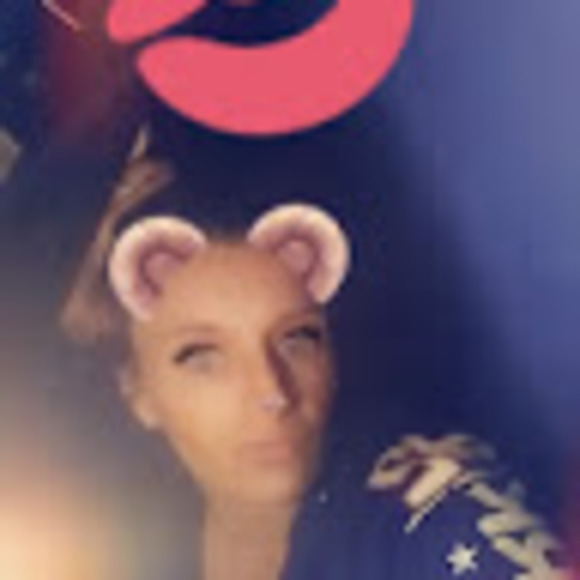 Meet your Posher, Danielle - Picture 1 of 1